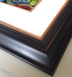The gold fillet is used to create harmony between the frame and the mat